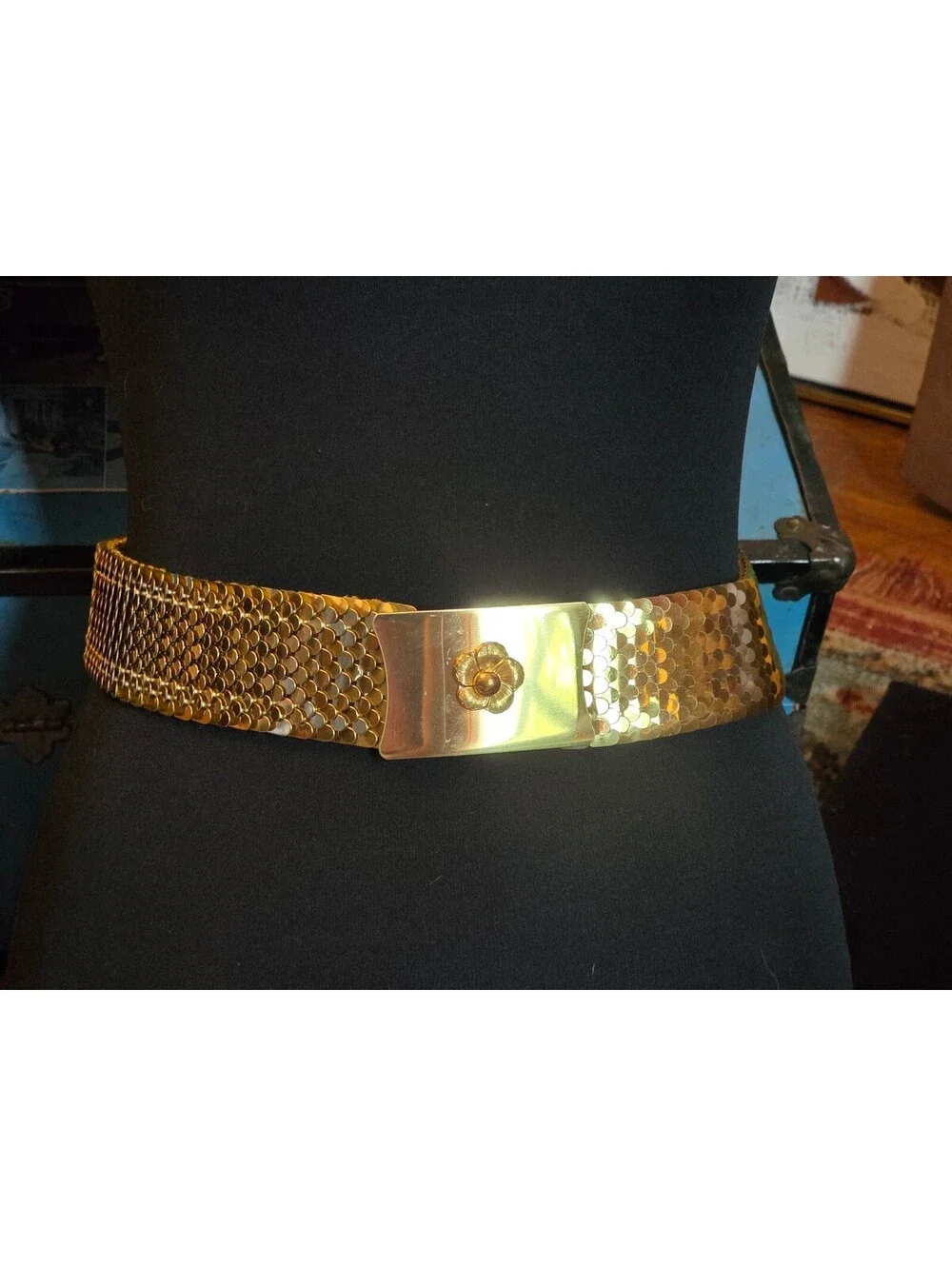 Vintage 1970's Gold Tone Fish Scale Stretch Belt with Flower Clasp